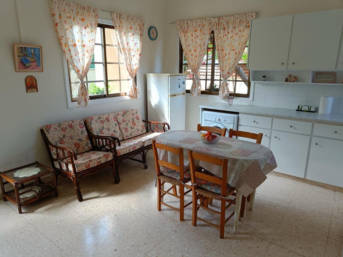The Grapevine Guest House Пафос Экстерьер фото